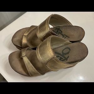 OTBT  Brookfield.  Sz 6 1/2.